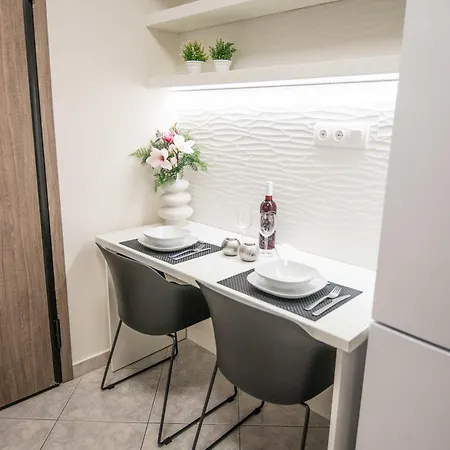 Apartamento φιλόξενο μοντέρνο ανάμεσα στο κέντρο και την παραλιακή της πόλης *